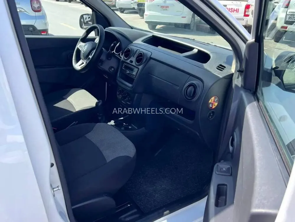 Renault Dokker Van 2022 for Sale in Sharjah Image-8