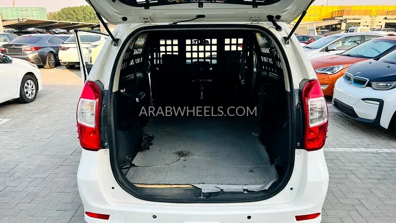 Toyota Avanza 2019 for Sale in Sharjah Image-8