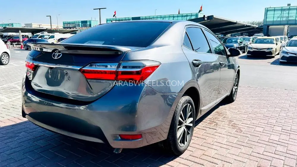 Toyota Corolla 2018 for Sale in Sharjah Image-16