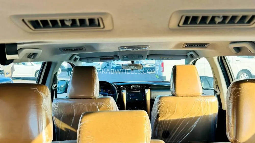 Toyota Fortuner 2019 for Sale in Sharjah Image-4