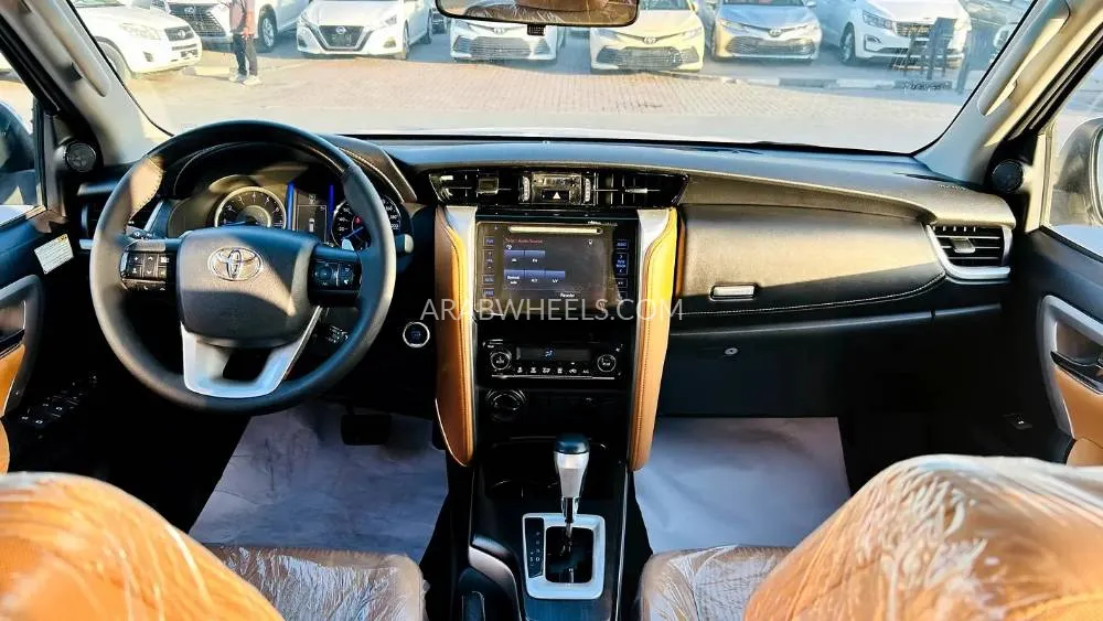 Toyota Fortuner 2019 for Sale in Sharjah Image-6