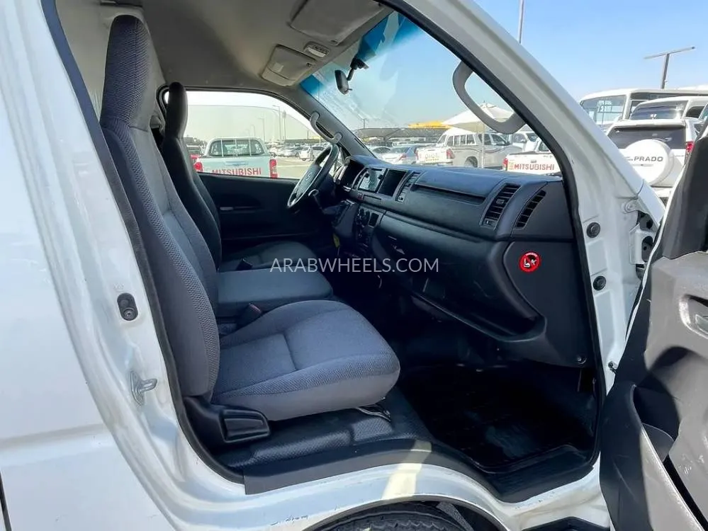 تويوتا هايس 2020 for Sale in الشارقة Image-11