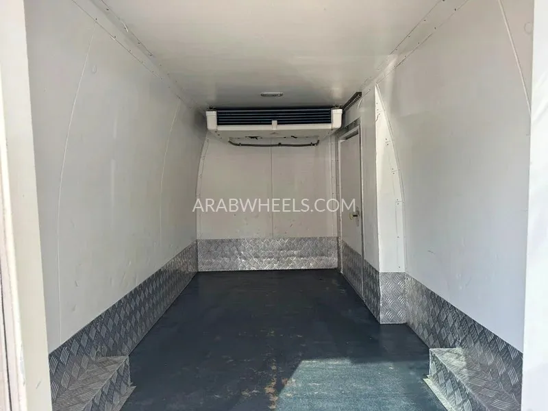 Toyota Hiace 2016 for Sale in Sharjah Image-10