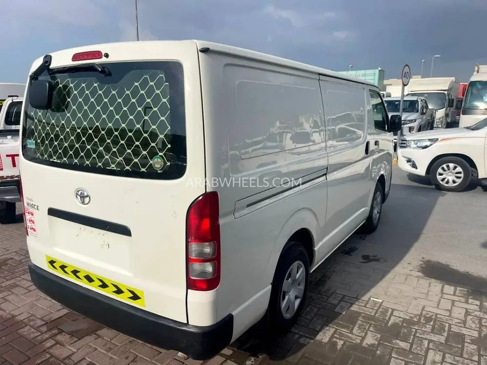 Toyota Hiace 2022 for Sale in Sharjah Image-5