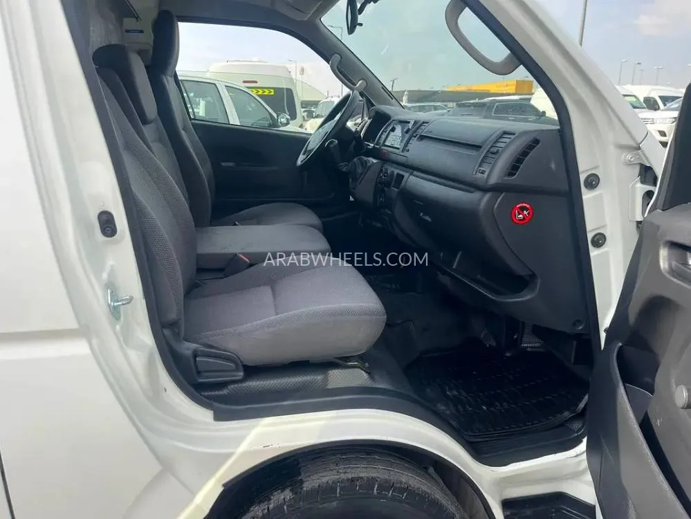 Toyota Hiace 2022 for Sale in Sharjah Image-12