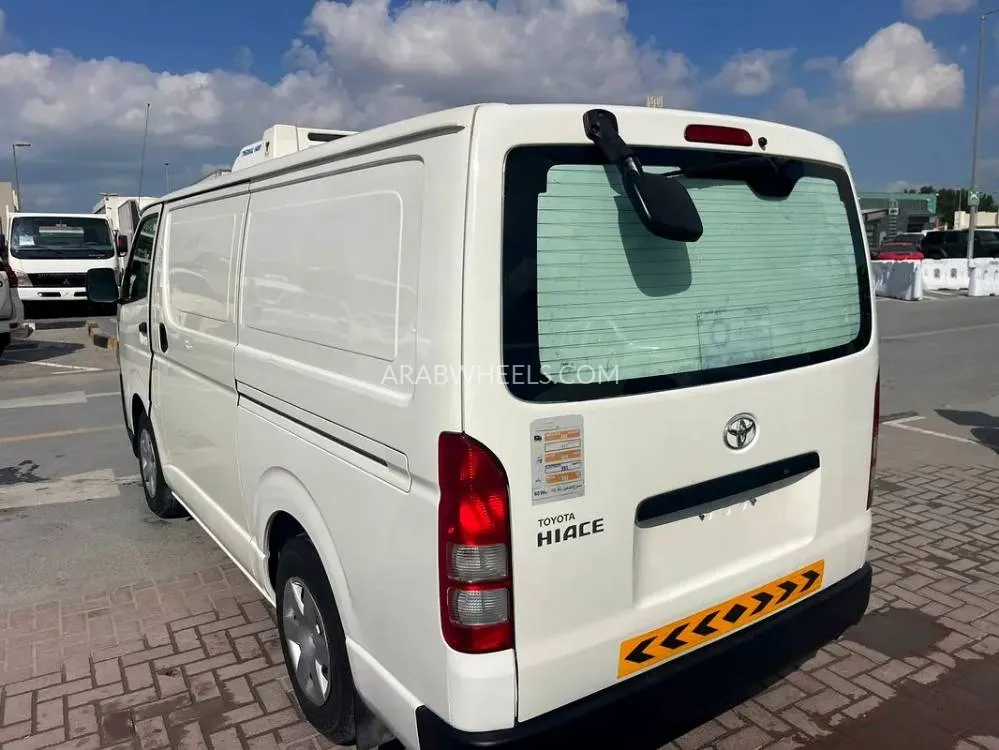 Toyota Hiace 2022 for Sale in Sharjah Image-5