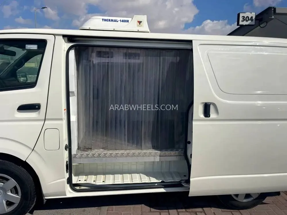 Toyota Hiace 2022 for Sale in Sharjah Image-6