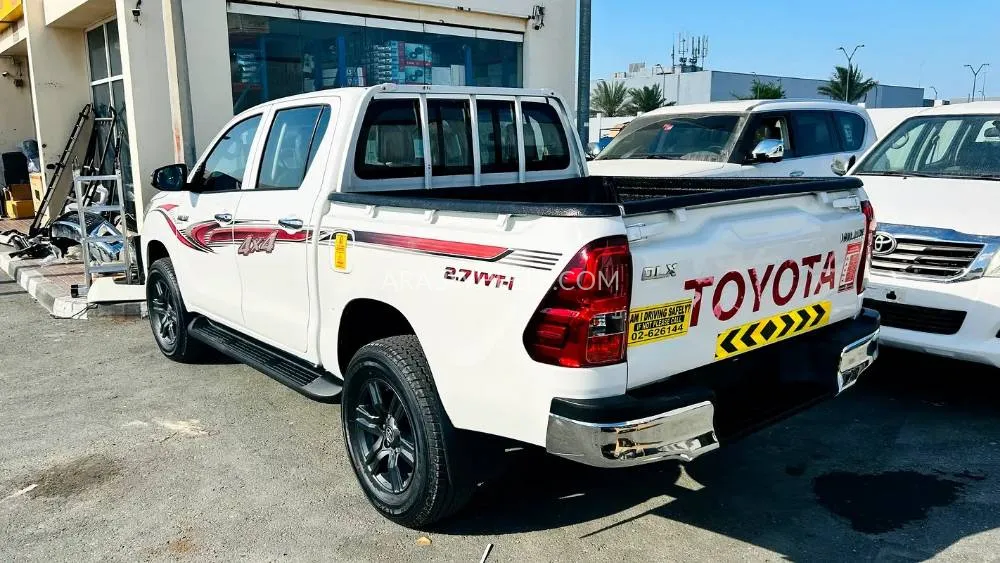 Toyota Hilux 2021 for Sale in Sharjah Image-9