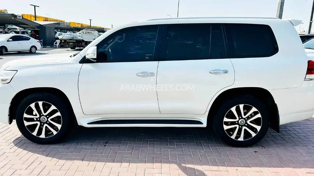 Toyota Land Cruiser 2018 for Sale in Sharjah Image-6
