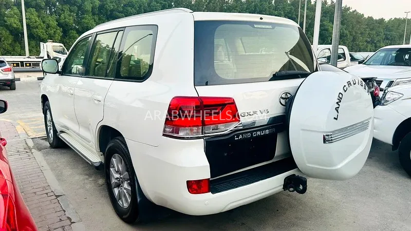 Toyota Land Cruiser 2019 for Sale in Sharjah Image-2