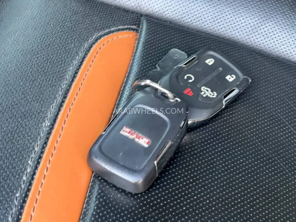 GMC Sierra 2020 for Sale in Sharjah Image-4