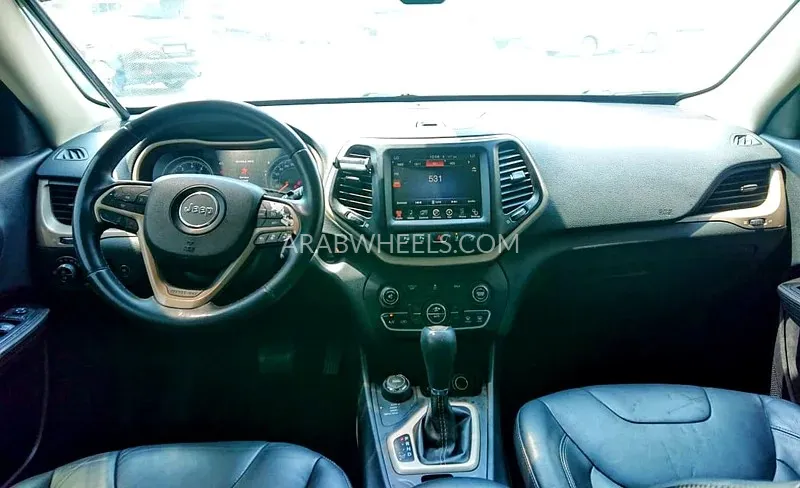 Jeep Cherokee 2014 for Sale in Ajman Image-7
