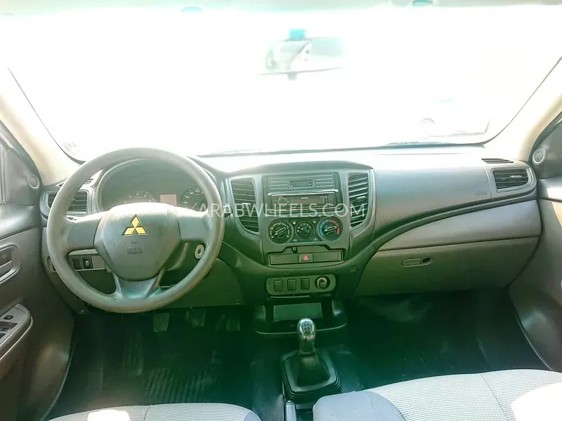 ميتسوبيشي L200 2018 for Sale in عجمان Image-9