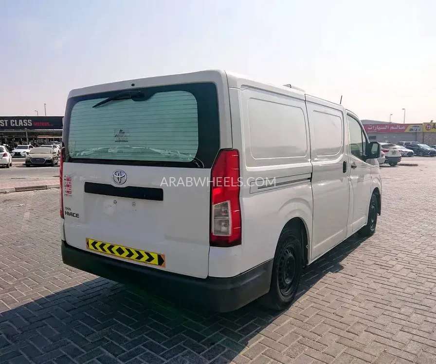 Toyota Hiace 2019 for Sale in Ajman Image-7