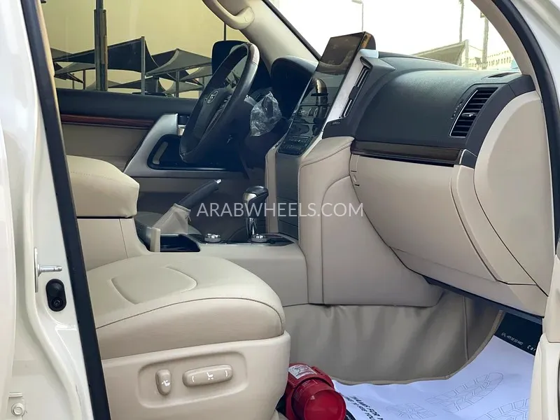 Toyota Land Cruiser 2018 for Sale in Sharjah Image-16