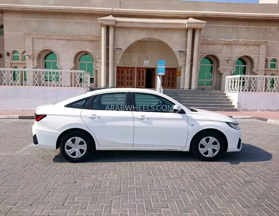 Toyota Yaris 2023 for Sale in Ajman Image-9