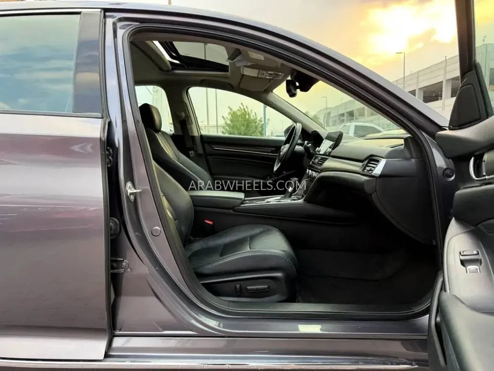 هوندا أكورد 2018 for Sale in الشارقة Image-8