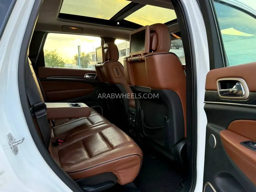 Jeep Cherokee 2015 for Sale in Sharjah Image-6