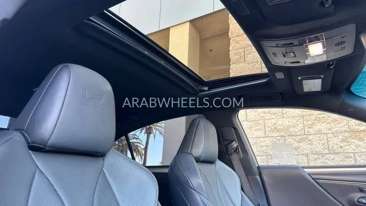 Lexus ES 2023 for Sale in Abu Dhabi Image-2