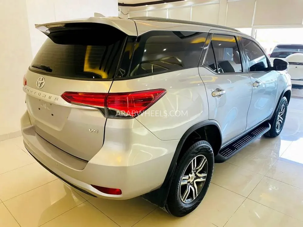 Toyota Fortuner 2018 for Sale in Sharjah Image-5