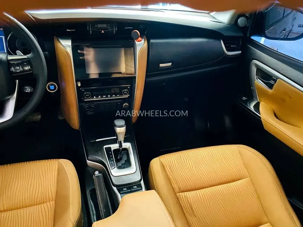 Toyota Fortuner 2018 for Sale in Sharjah Image-15