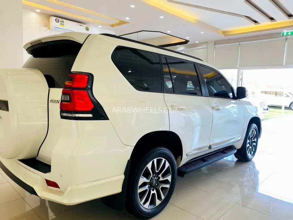 Toyota Land Cruiser Prado 2022 for Sale in Sharjah Image-3