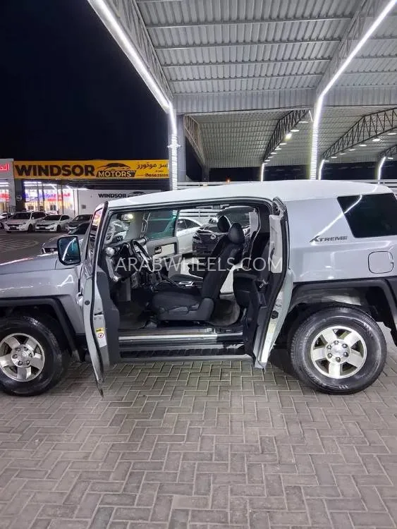 Toyota FJ Cruiser 2009 for Sale in Abu Dhabi Image-11