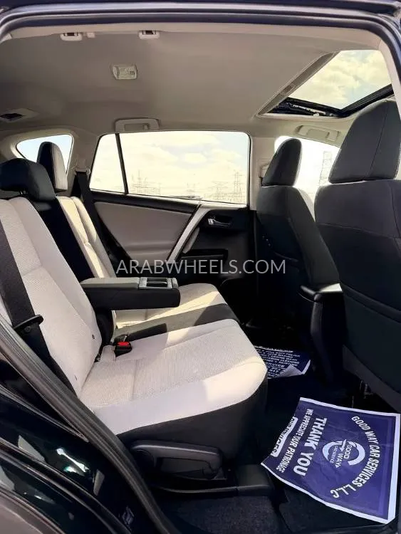 Toyota Rav4 2016 for Sale in Sharjah Image-10
