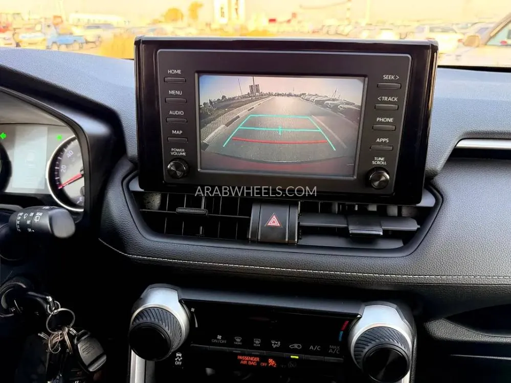 Toyota Rav4 2019 for Sale in Sharjah Image-8