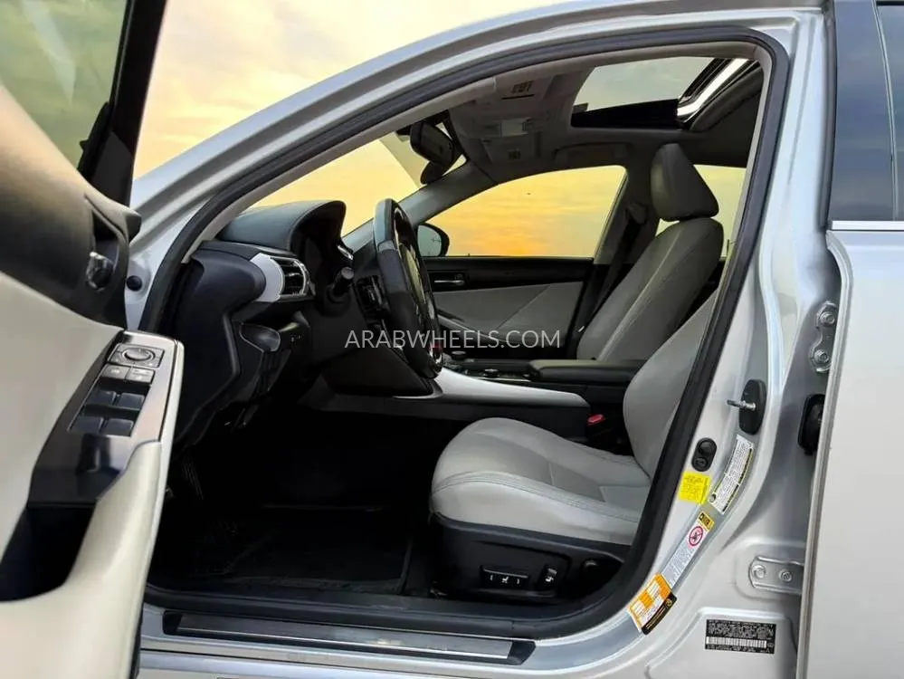 Lexus IS 2014 for Sale in Abu Dhabi Image-6