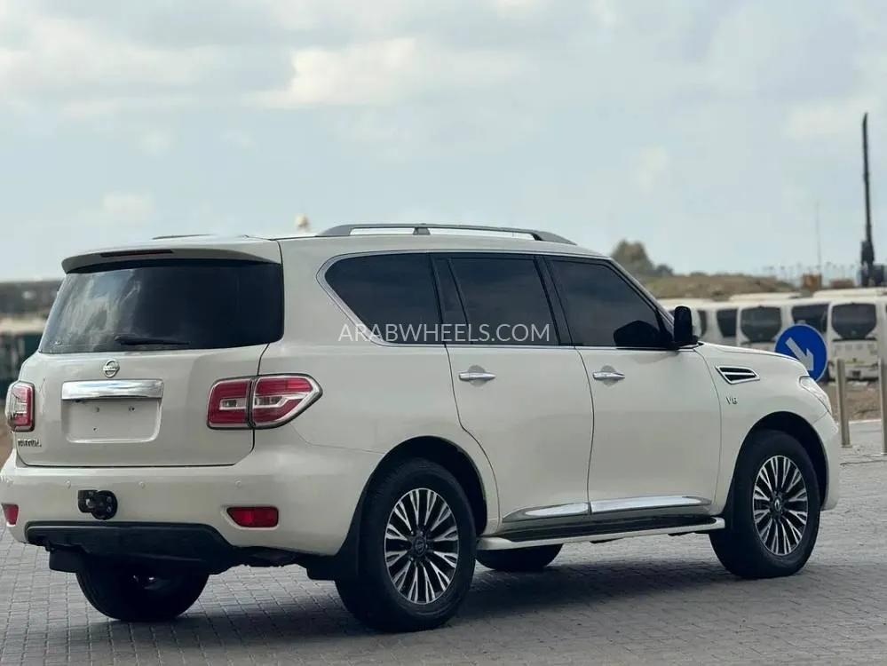 Nissan Patrol 2014 for Sale in Sharjah Image-10