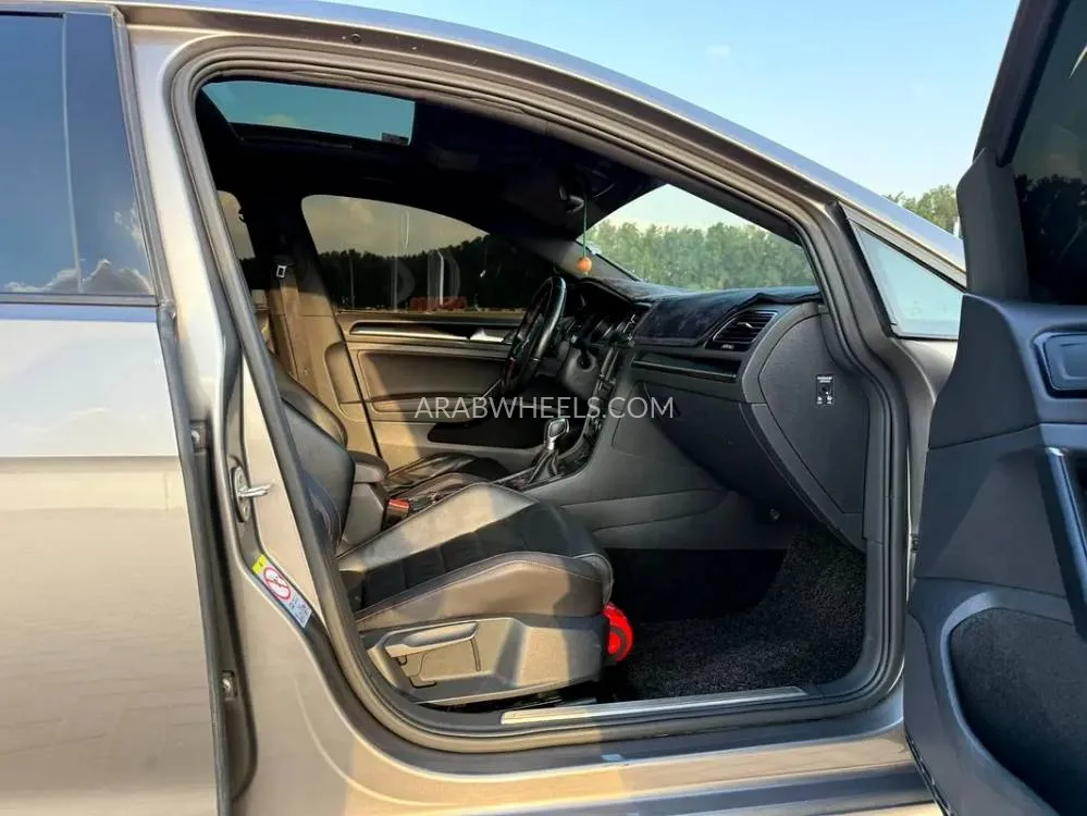Volkswagen Golf 2016 for Sale in Abu Dhabi Image-4