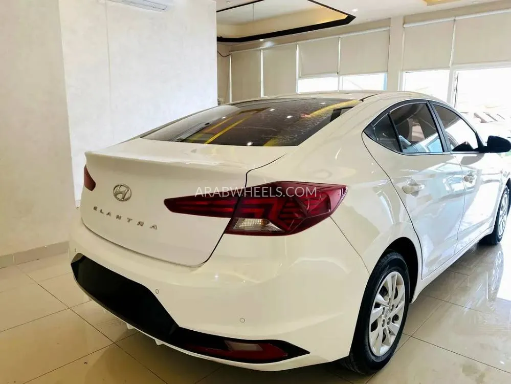 Hyundai Elantra 2019 for Sale in Sharjah Image-10