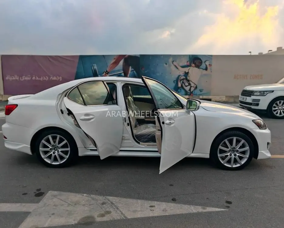 Lexus IS 2011 for Sale in Sharjah Image-4