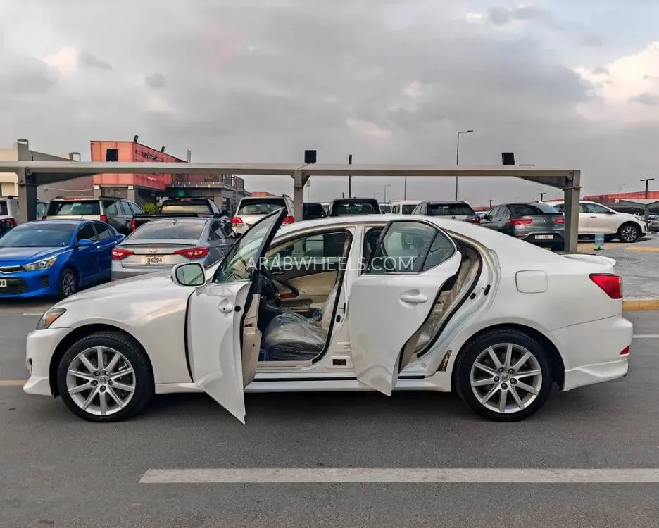 Lexus IS 2011 for Sale in Sharjah Image-12