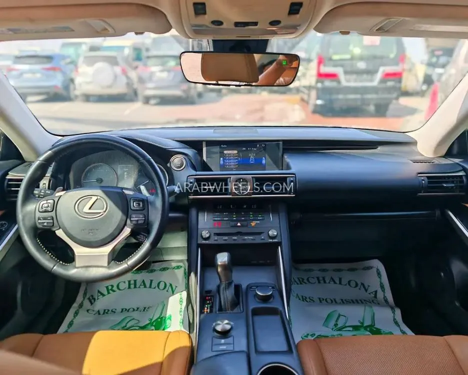 Lexus IS 2019 for Sale in Sharjah Image-7