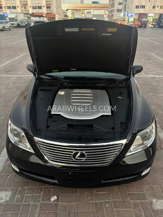 Lexus LS 2009 for Sale in Sharjah Image-13