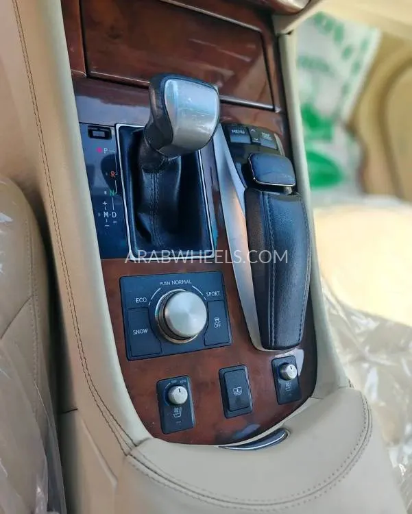 لكزس LS 2014 for Sale in الشارقة Image-9