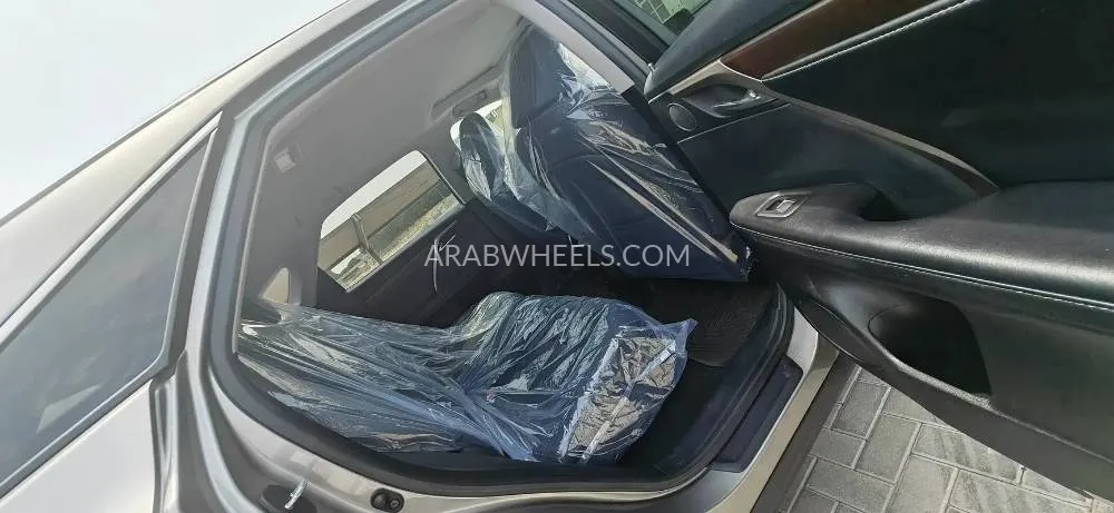 Lexus RX 2020 for Sale in Sharjah Image-10