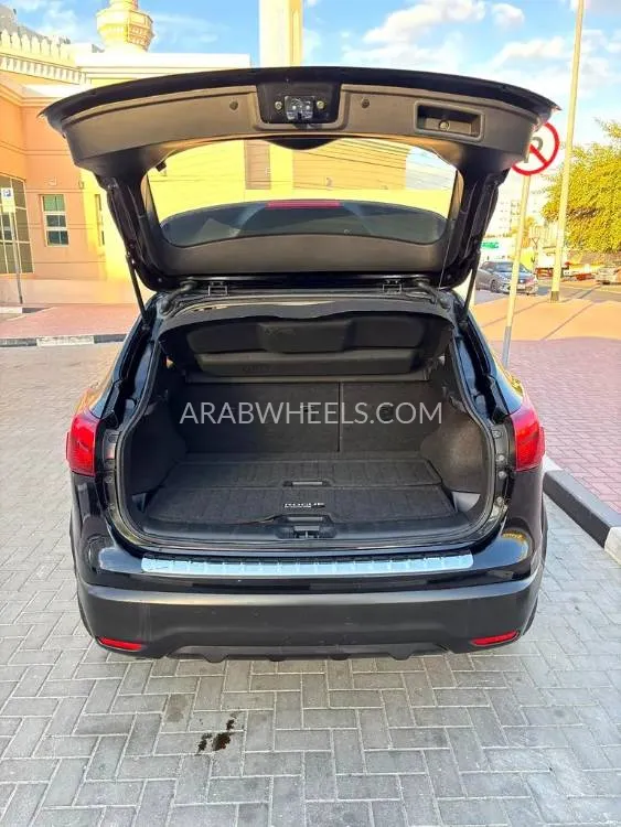 Nissan Rogue 2017 for Sale in Sharjah Image-12