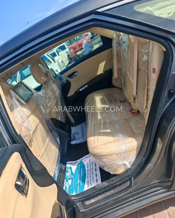 Toyota Avalon 2017 for Sale in Sharjah Image-6