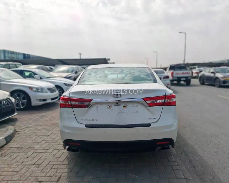Toyota Avalon 2013 for Sale in Sharjah Image-5
