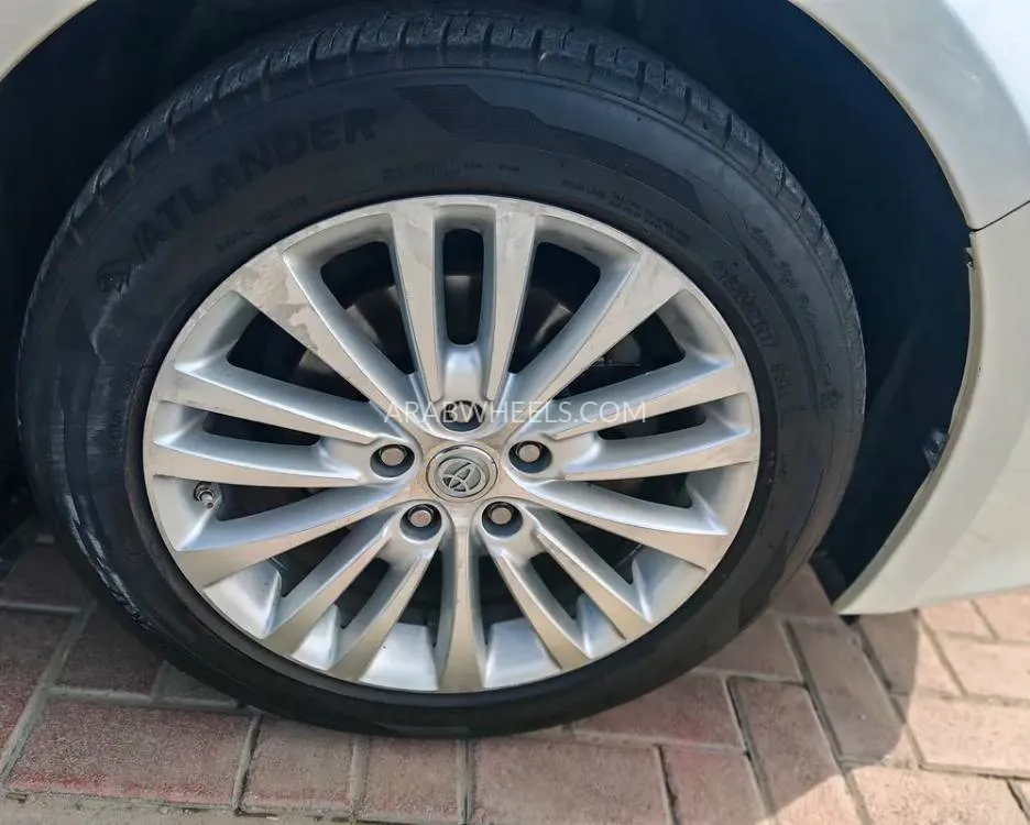 Toyota Avalon 2013 for Sale in Sharjah Image-15