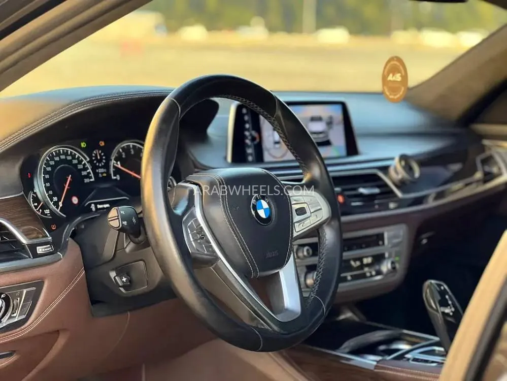 بي إم دبليو الفئة السابعة 2016 for Sale in الشارقة Image-5