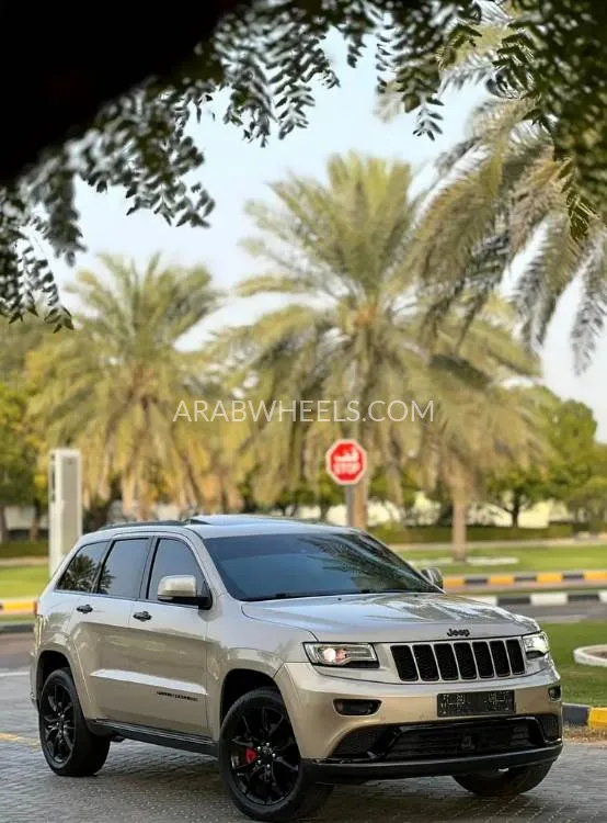 جيب جراند شيروكي 2015 for Sale in الشارقة Image-3