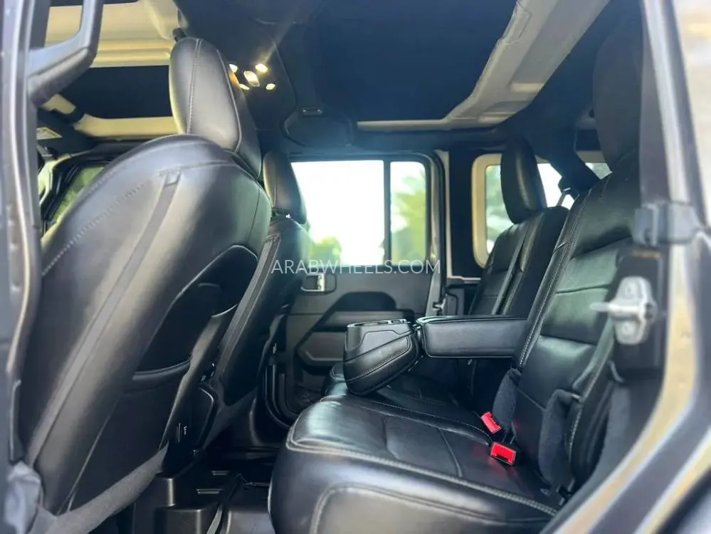 Jeep Wrangler 2021 for Sale in Sharjah Image-11