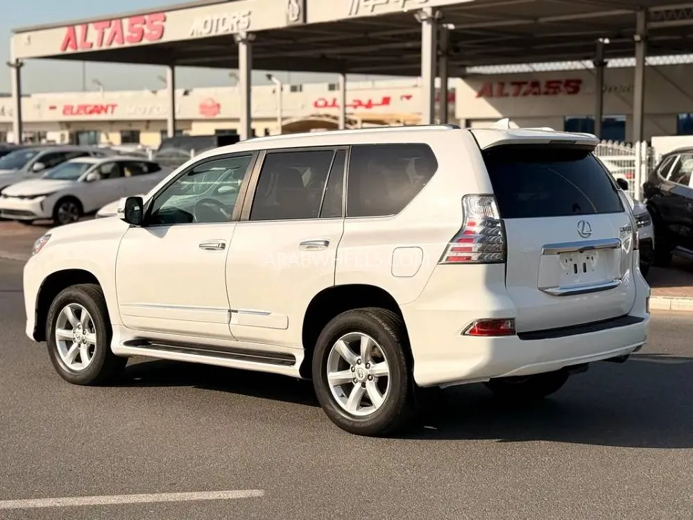Lexus GX 2019 for Sale in Dubai Image-7