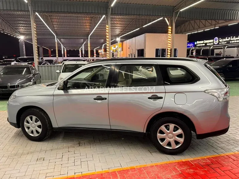 Mitsubishi Outlander 2013 for Sale in Ajman Image-3