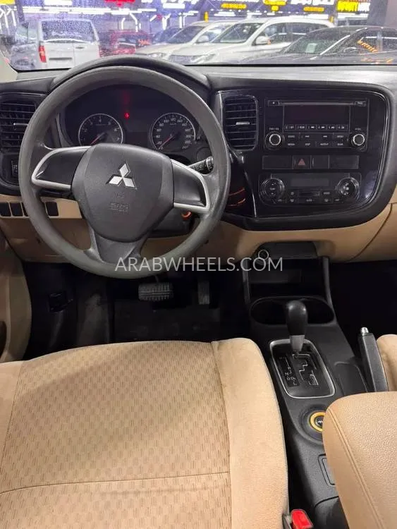 Mitsubishi Outlander 2013 for Sale in Ajman Image-8