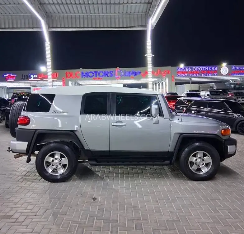 Toyota FJ Cruiser 2009 for Sale in Ajman Image-8